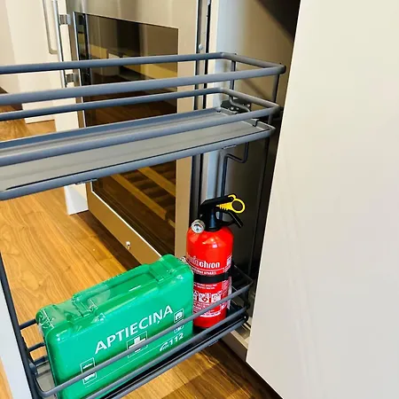 Spacious Modern And Flat Apartment *