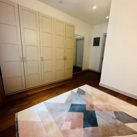 Spacious Modern And Flat Apartment